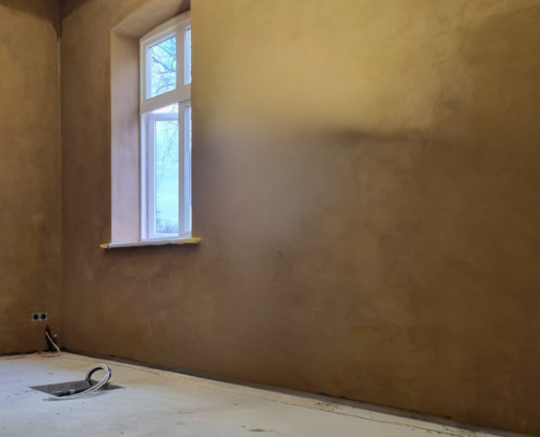 Altbau – Büroraum Innendämmung mit fertigen Lehmputzoberflächen